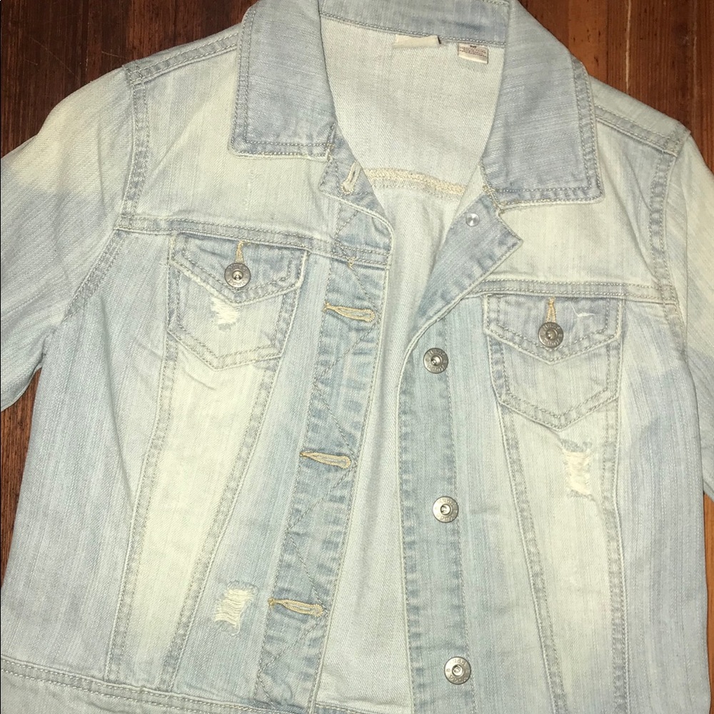 Cropped Jean Jacket - Picture 3 of 4